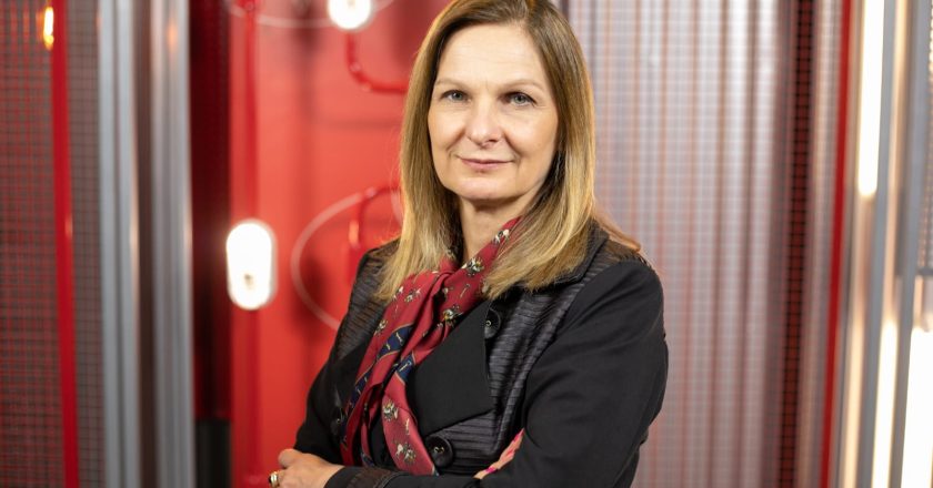 Economista-chefe do Santander analisa o cenário do Brasil no mercado internacional em encontro com empresários paranaenses