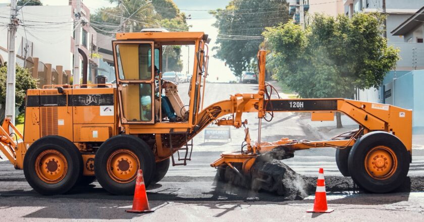 Novo asfalto nas ruas e uma incógnita pairando: Será o concreto o futuro?