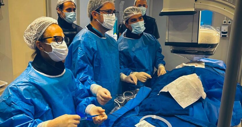 Hospital Universitário do Oeste do Paraná realiza procedimento inédito de aneurisma de aorta pelo Sistema Único de Saúde