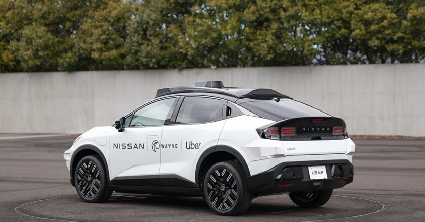 Nissan, Wayve e Uber se juntam para apresentar nova frota de carros autônomos – os robotáxis.