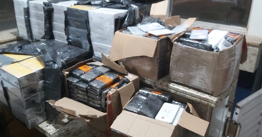 Polícia Rodoviária Federal realiza apreensão de eletrônicos e arma em rodovia no município de São Miguel do Iguaçu