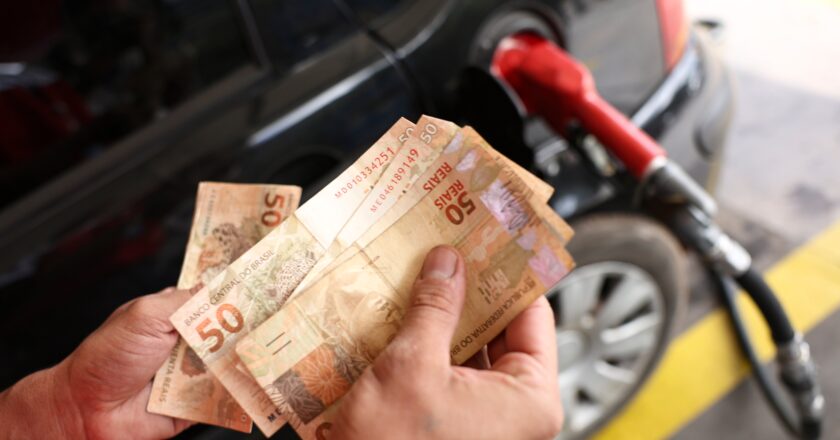 Petrobras divulga aumento no valor da gasolina