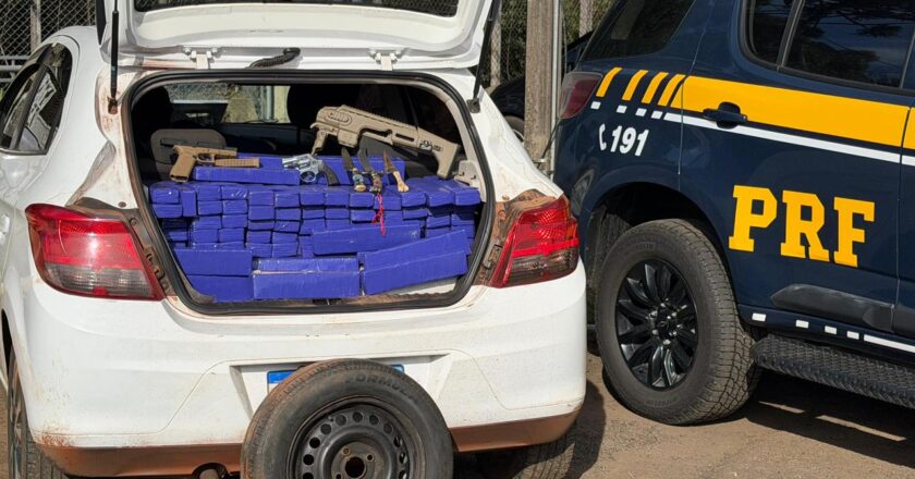 PRF intercepta carga de quase 300 quilos de maconha e armamentos na BR-277