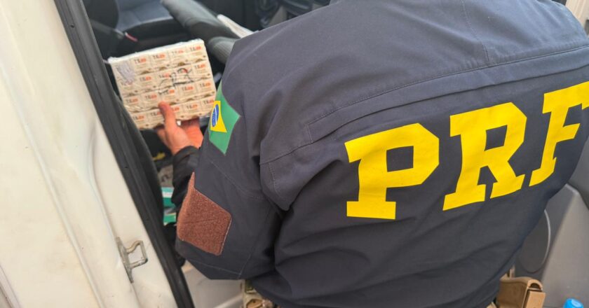 PRF intercepta mais de 6 mil ampolas de remédios clandestinos na BR-277