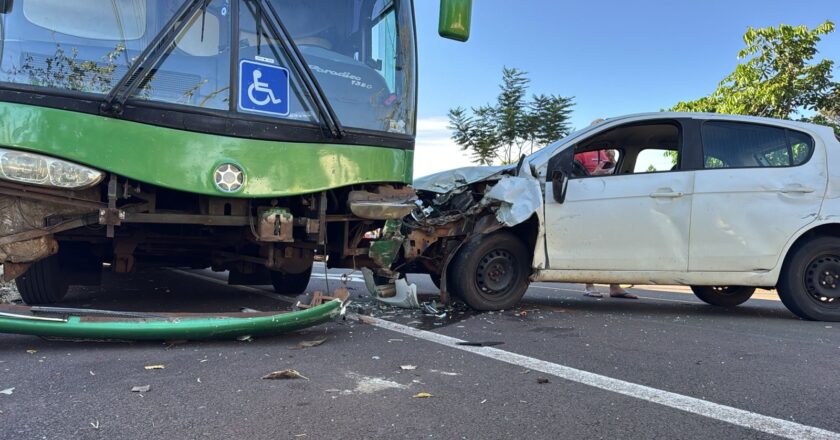 Os ônibus são volumosos, mas ainda assim enfrentam a imprudência nas ruas