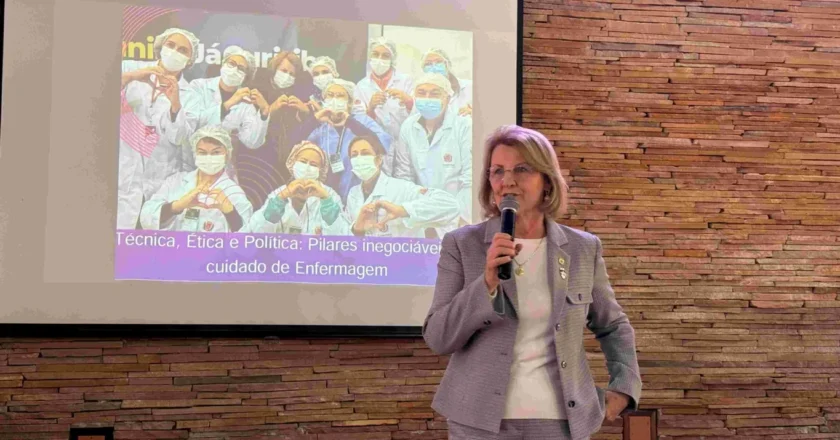Deputada destaca relevância da enfermagem ao concluir a Semana da Profissão