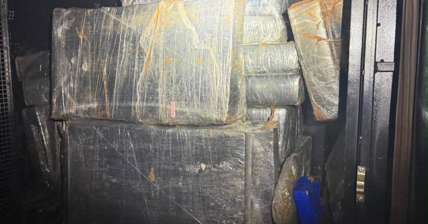 Operação de vigilância no Rio Paraná resulta na captura de 373 quilos de maconha em Foz do Iguaçu