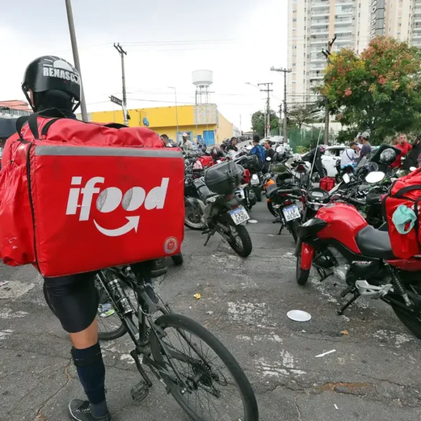 Anvisa autoriza comercialização de remédios através de aplicativos como iFood e Rappi