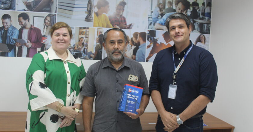 Pedreiro que viralizou ao fazer a própria defesa no TRT-11 inspira alunos de Direito e ganha bolsa na FAMEC